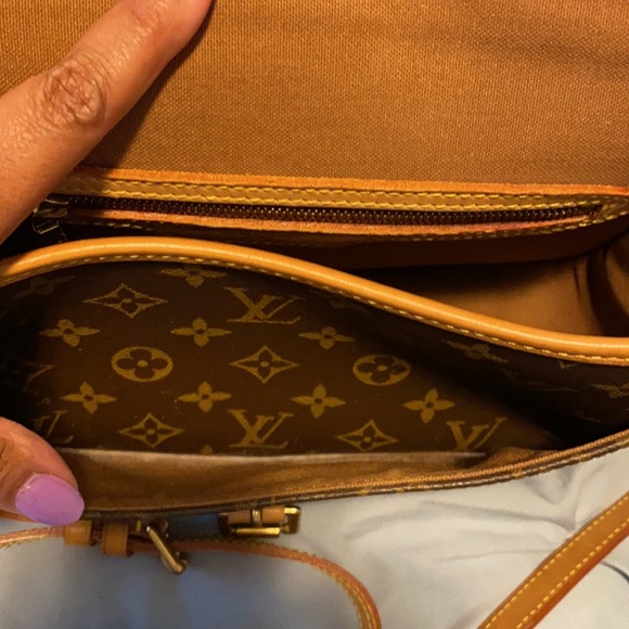 🔥Authentic 🔥Louis Vuitton Solange crossbody - Picture 7 of 11